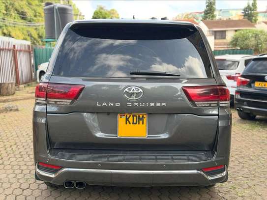 Toyota Land Cruiser ZX 2015 SUV Dark Grey Excellent image 7