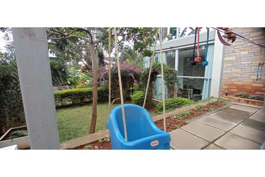 5 Bed House with En Suite in Lavington image 4