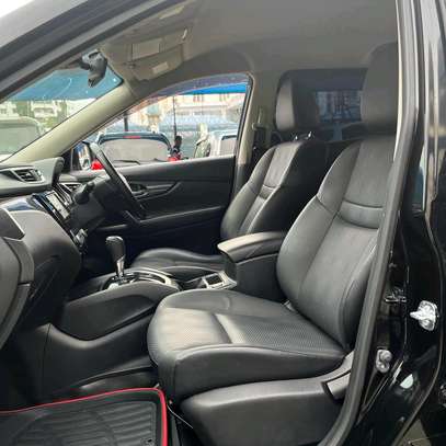 Nissan X-trail sport black 2016 5 seater image 1
