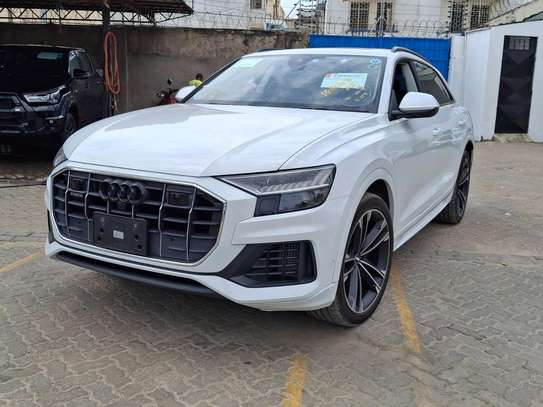 Audi Quattro Q8 2019 Sunroof image 11