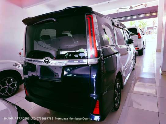 Toyota Noah WXB 2019 2wd image 10