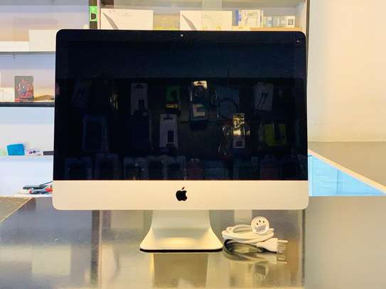 Apple iMac 21.5-inch 3.3GHz Core i3 (Early 2013) image 2