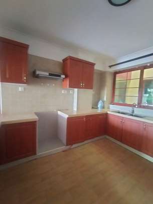 3 Bed Apartment with En Suite in Kilimani image 4