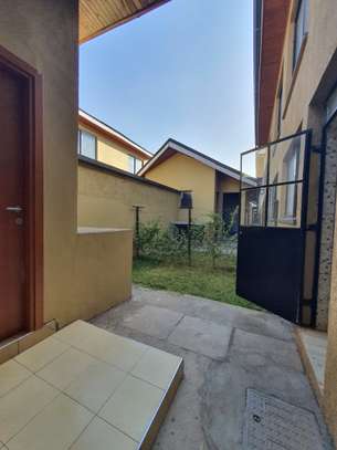 4 Bed Townhouse with En Suite at Parliament Road image 3