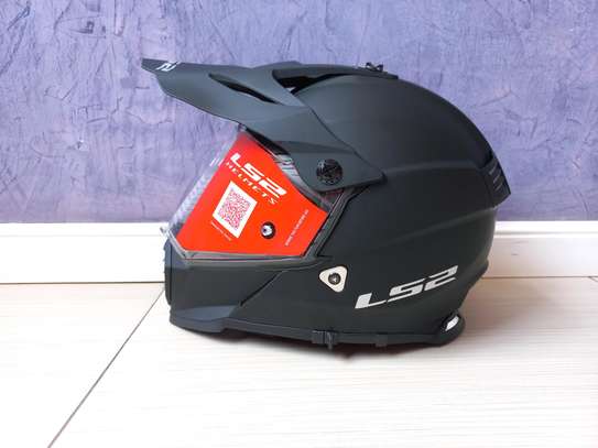 LS2 Pioneer EVO Matte Black Helmet image 1