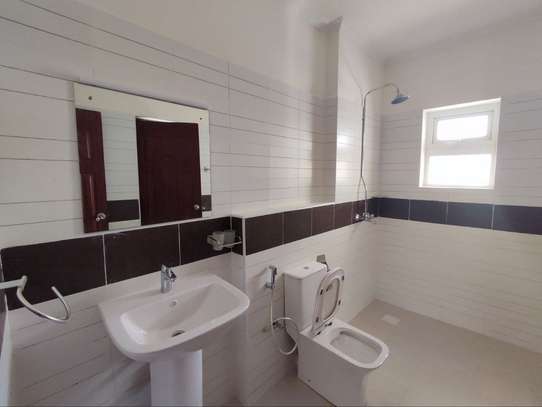 2 Bed Apartment with En Suite in Lavington image 1