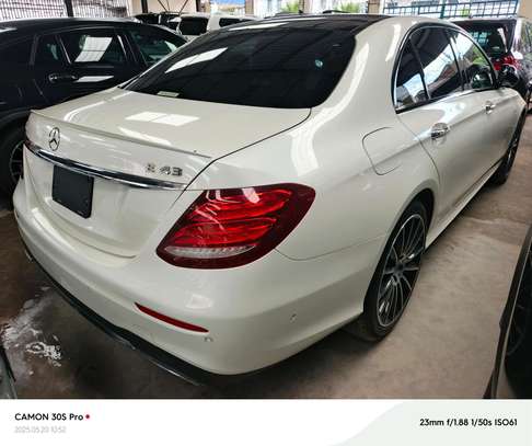 Mercedes Benz E43 image 6