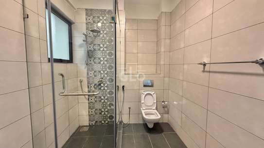 1 Bed Apartment with En Suite in Valley Arcade image 16