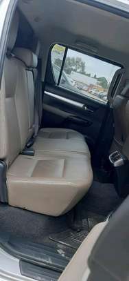 Toyota hilux double cabin image 6