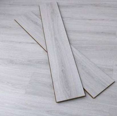 Laminates floor boards 8mm. image 4