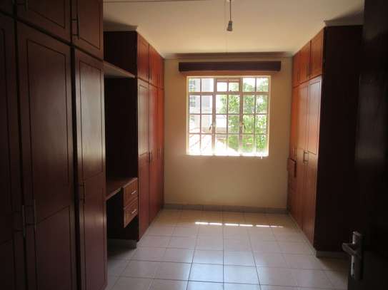 4 Bedrooms House To Let in Kyuna Estate image 12