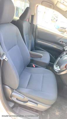 Toyota sienta hybrid silver 2018 image 6