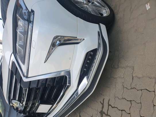 Lexus LX570 image 1