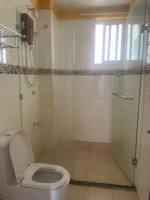 2 bedroom apartment master Ensuite available image 3
