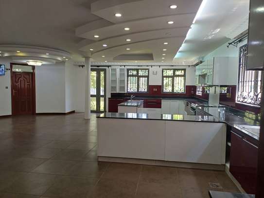 5 Bed House in Runda image 37