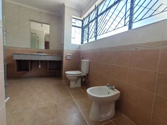5 Bed Villa with En Suite in Lavington image 17