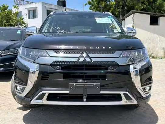 Mitsubishi outlander  hybrid image 5