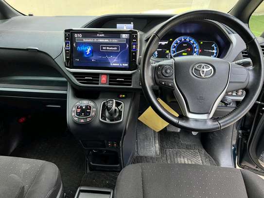 Toyota Voxy  hybrid 2018 2wd image 7