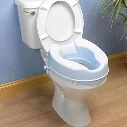 Elevator outlet toilet seat