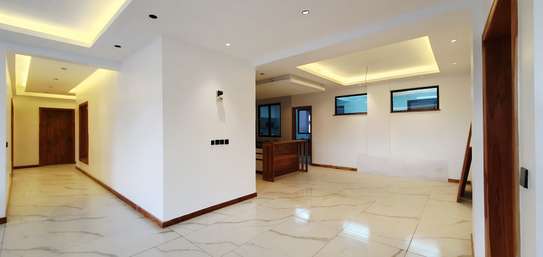 4 Bed Apartment with En Suite in Spring Valley image 21