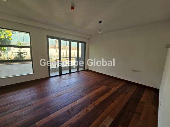 4 Bed Apartment with En Suite in Rosslyn image 4
