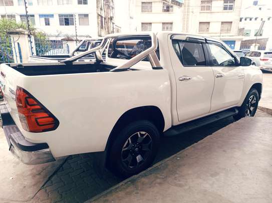 Toyota Hilux double cabin white 2016 4wd option image 21