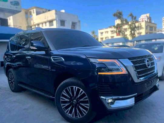Nissan patrol newshape 2016 model fully loaded with sunroof image 9