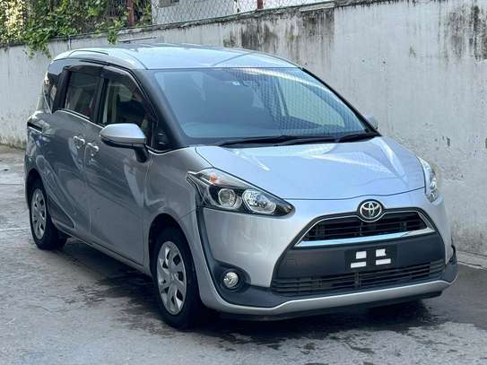 Toyota Sienta silver 2wd 2017 image 5