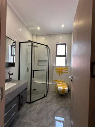 5 Bed House with En Suite at Convent Drive image 8