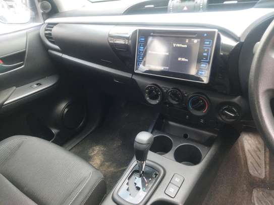 Hilux double cabin 2015 image 6