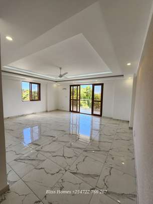 3 Bed Apartment with En Suite at Citymall Nyali Baobab image 3