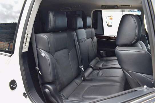 Lexus 570 image 5