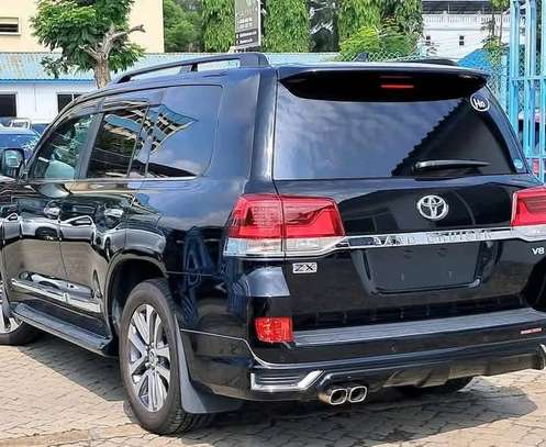 Landcruiser V8 Black ZX image 9