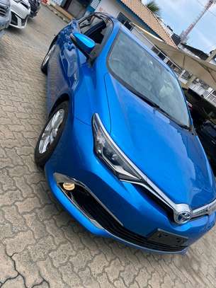Toyota Auris blue hybrid  1800cc 2016 2wd image 7