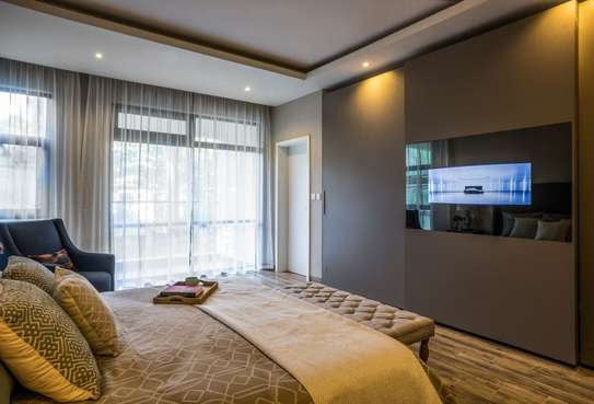3 Bed Apartment with En Suite in Riverside image 10