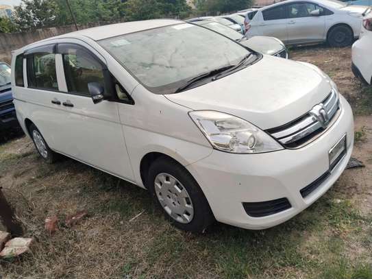 Toyota ISIS white on sale image 3