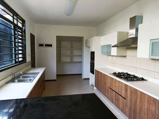 4 Bed House with En Suite in Garden Estate image 5