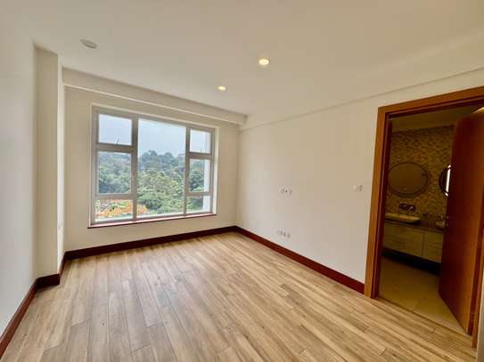 3 Bed Apartment with En Suite in Parklands image 20