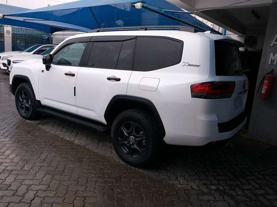 Toyota land cruiser image 5