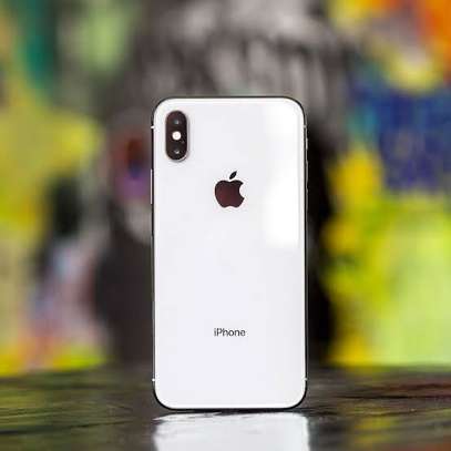 Ex UK IPhone X 64GB with Free USB Cable image 3