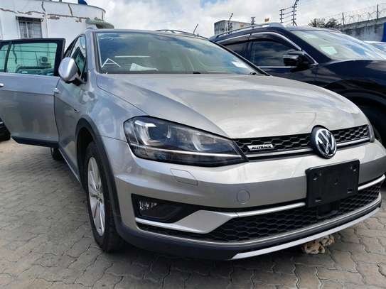 Volkswagen Gold variant Alltrack 2017 image 9