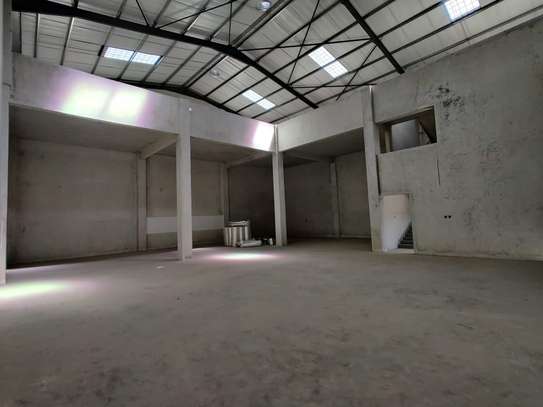 8,500 ft² Warehouse with Parking in Ruaraka image 3