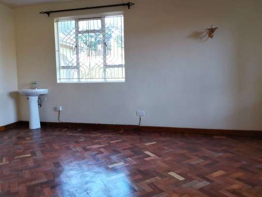 6 Bed House with En Suite in Runda image 13