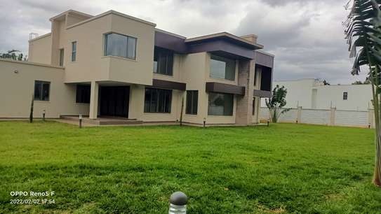 5 Bed House with Garage in Runda image 3