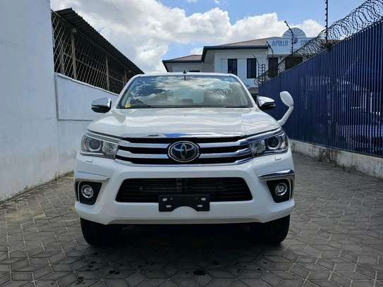 Toyota Hilux 4x4 Pickup White Durable Performance image 1