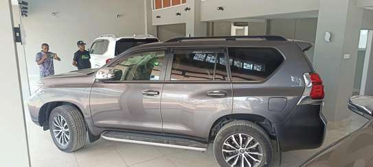Toyota land Cruiser Prado TZ-G Grey 2018 image 12