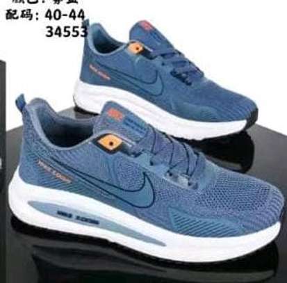 Gym trainer sneakers image 6