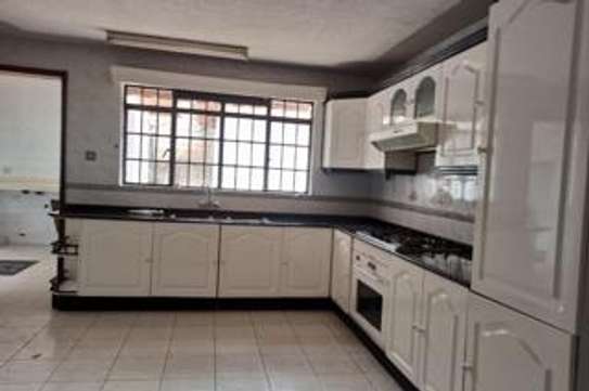 5 Bed House with Garage in Gigiri image 13