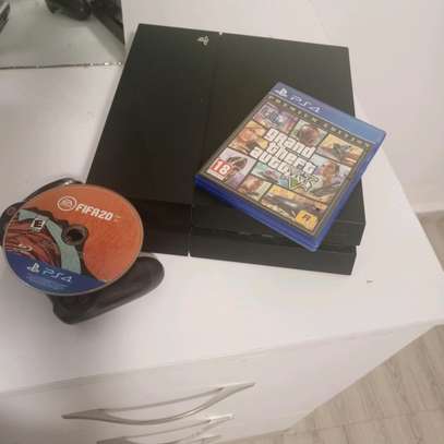 PS4 for sale with two free games image 3