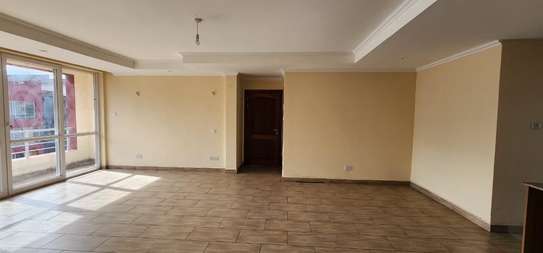 3 Bed Apartment with En Suite in Kilimani image 4